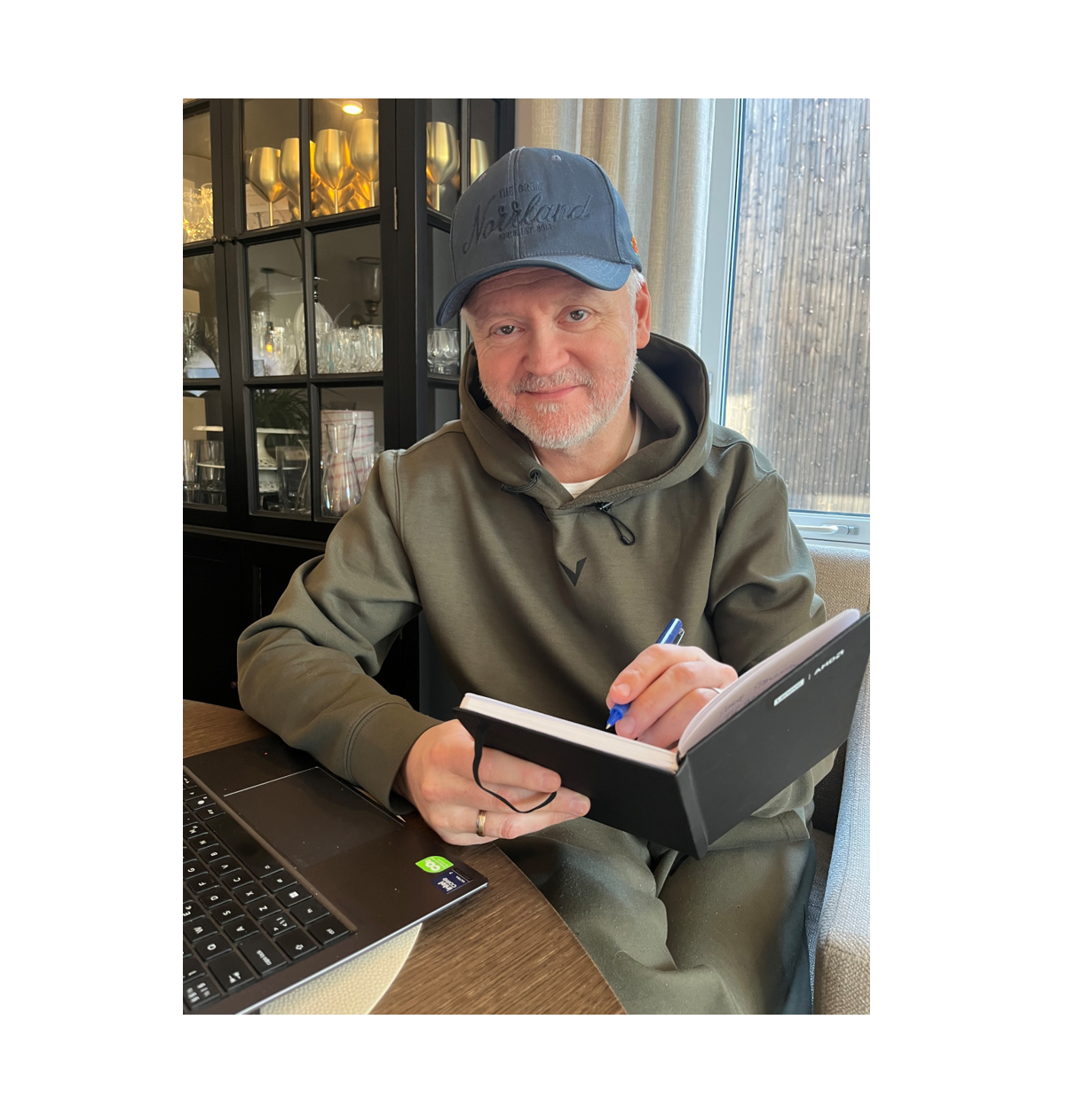 Her begynner mysterier ofte: i en ganske uskyldig notatblokk.